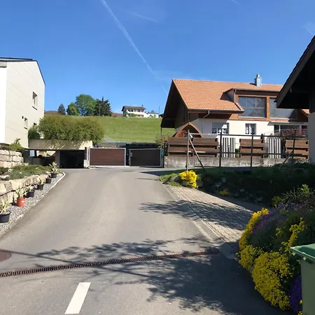 Διαμέρισμα Grosse Mit Gartentiny, Naehe Thun Und Interlaken Steffisburg