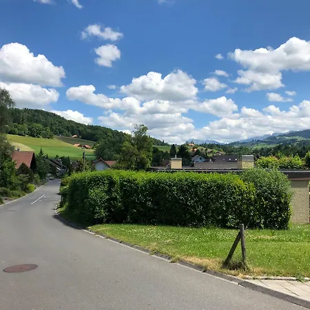 Lägenhet Grosse Ferienwohnung Mit Gartentiny, Naehe Thun Und Interlaken Steffisburg