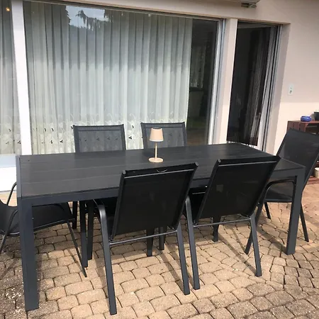 Lägenhet Grosse Ferienwohnung Mit Gartentiny, Naehe Thun Und Interlaken