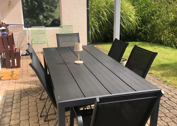 Grosse Mit Gartentiny, Naehe Thun Und Interlaken