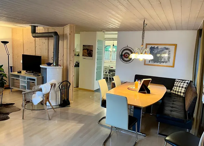 Grosse Mit Gartentiny, Naehe Thun Und Interlaken 施特菲斯堡