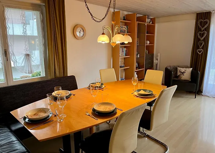 Grosse Mit Gartentiny, Naehe Thun Und Interlaken 施特菲斯堡