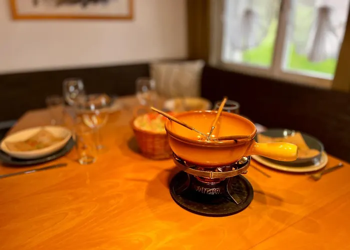 Grosse Mit Gartentiny, Naehe Thun Und Interlaken 施特菲斯堡