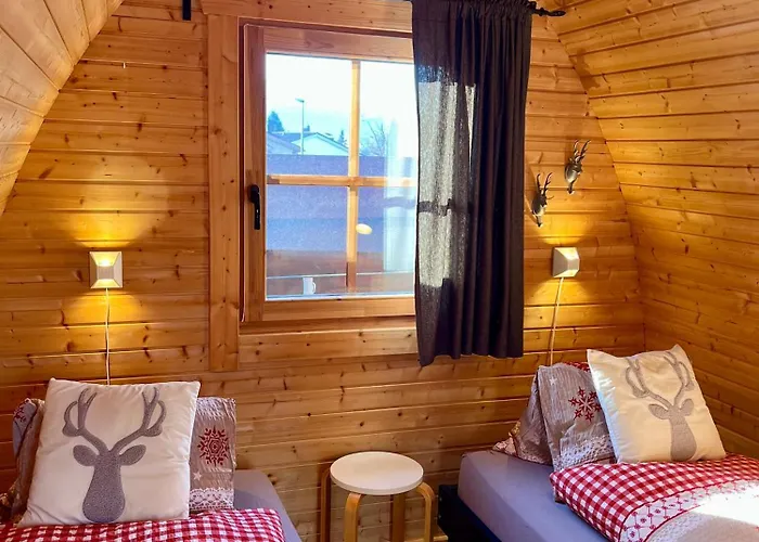 Grosse Mit Gartentiny, Naehe Thun Und Interlaken 施特菲斯堡